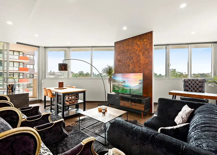Elegant 1-Bed By Riverside Park & Amenities